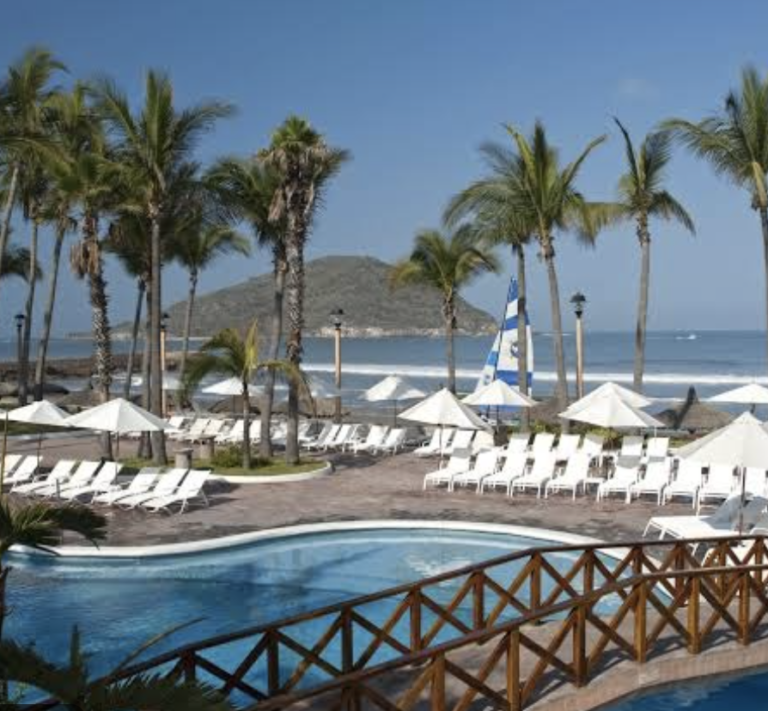 Pueblo Bonito Mazatlan Beach Resort - RUNINOS